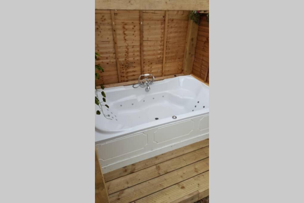 Lazy Lodge Glamping Pod with Hot Tub Port Laoise Zewnętrze zdjęcie